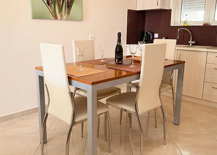 Sun N' Salt Ii * טולון